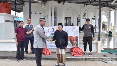 Hari Raya Qurban, Brimob Kalbar Menerima, Menyalurkan, dan Memotong/Menyembelih Hewan Kurban