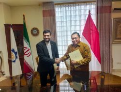 Ketum SMSI Firdaus Tandatangani MoU Bersama Konselor Kebudayaan Iran Mohammad Reza Ebrahimi