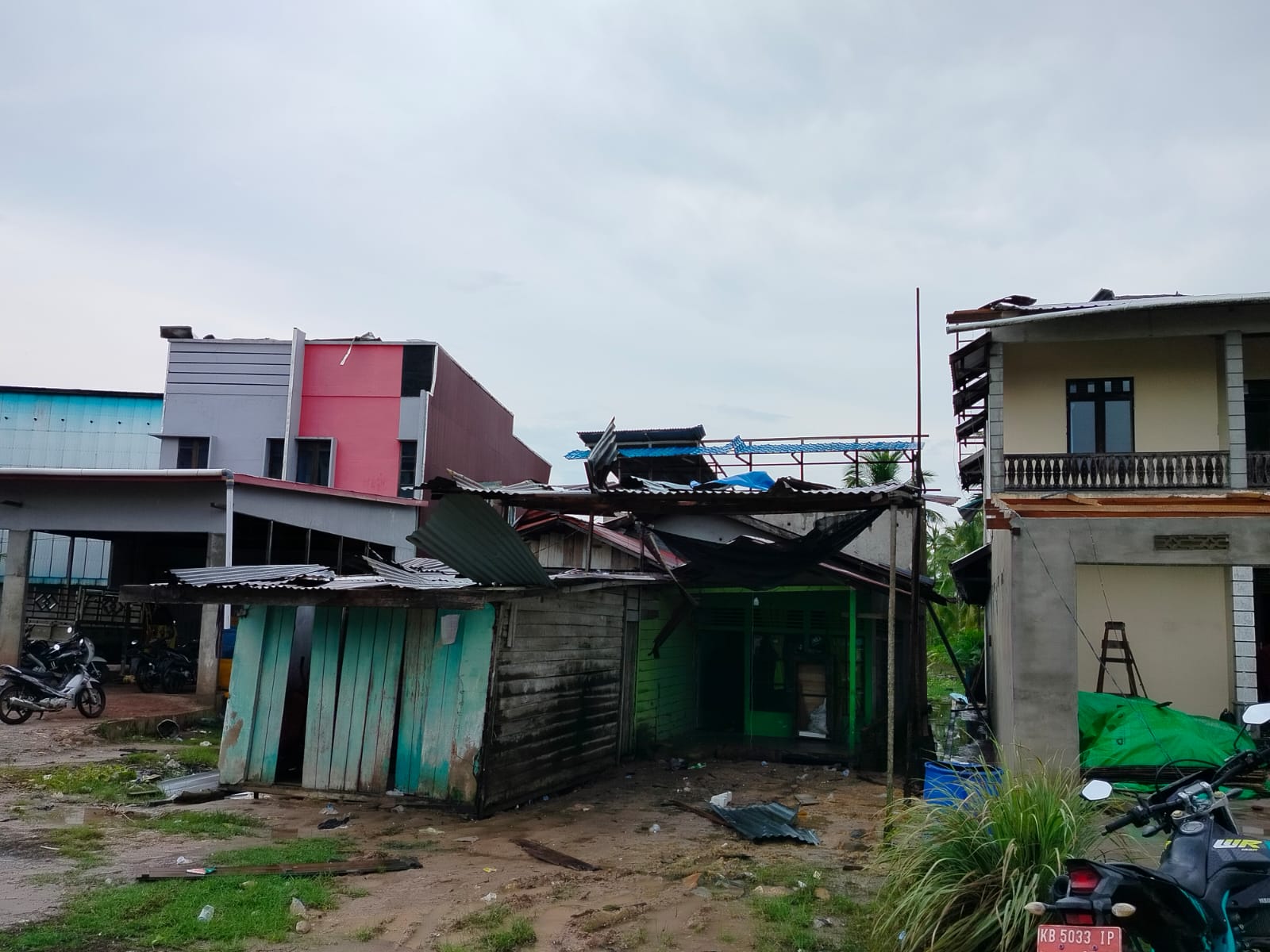 kerusakan akibat Puting Beliung di Teluk Batang Kayong Utara