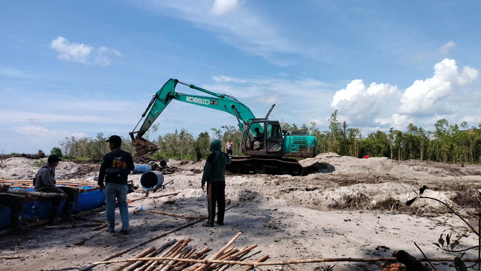 Alat Berat Yang Di Amankan Polres Ketapang