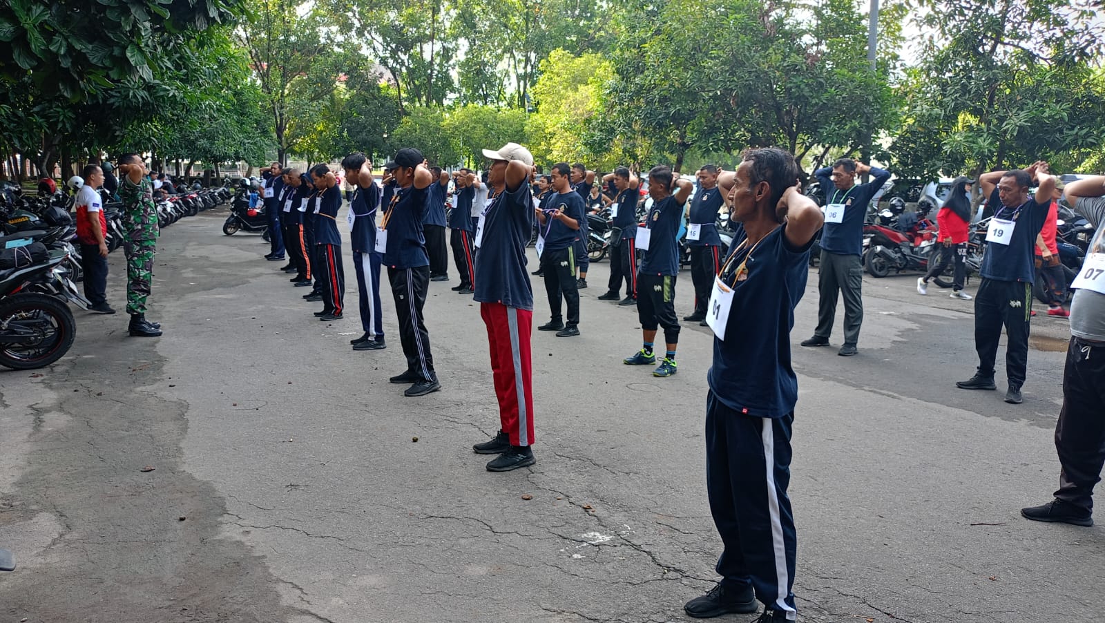 Babinsa Dan Bhabinkamtibmas Gilingan Laksanakan Rekrutmen Calon Anggota Linmas