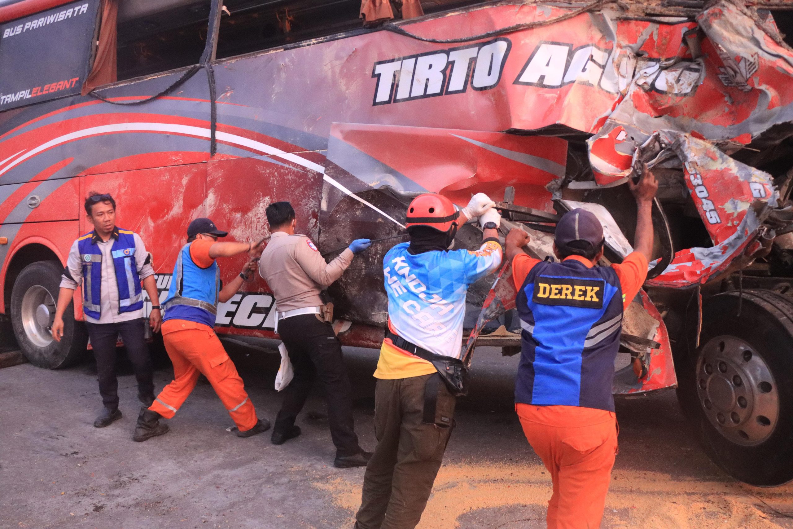 Bus Terguling di Tol Pandaan-Malang, Empat Orang Meninggal Dunia