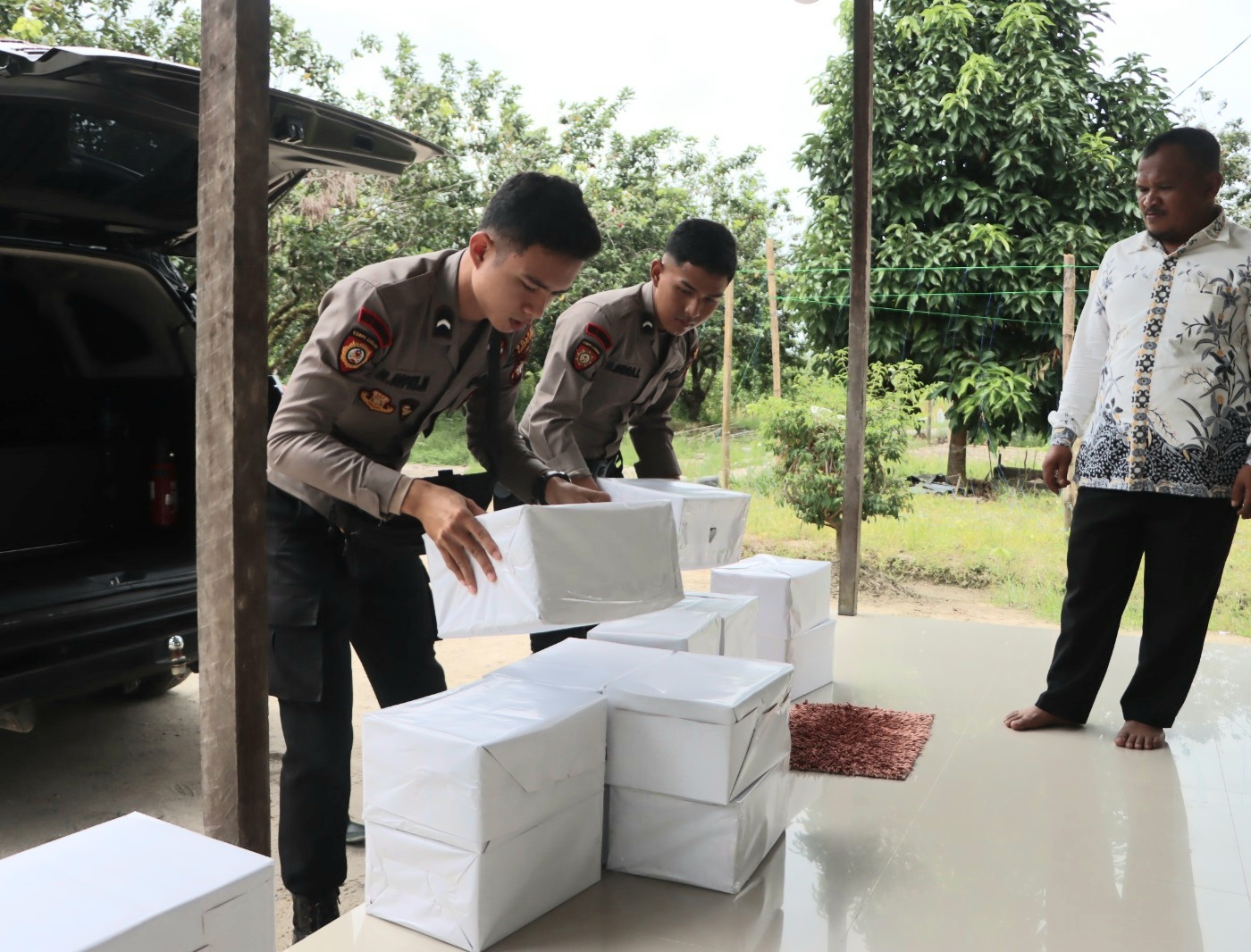 Polres Kayong Utara Berikan Bantuan Buku Tulis di 4 Pondok Pesantren Kabupaten Kayong Utara