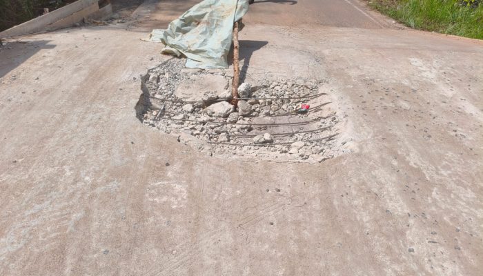 Terungkap! Material Yang Digunakan Tidak Sesuai Spesifikasi Rehabilitasi Jembatan Didesa Sungai Nanjung Disorot Publik!